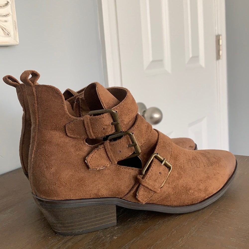 Universal Thread ankle boots